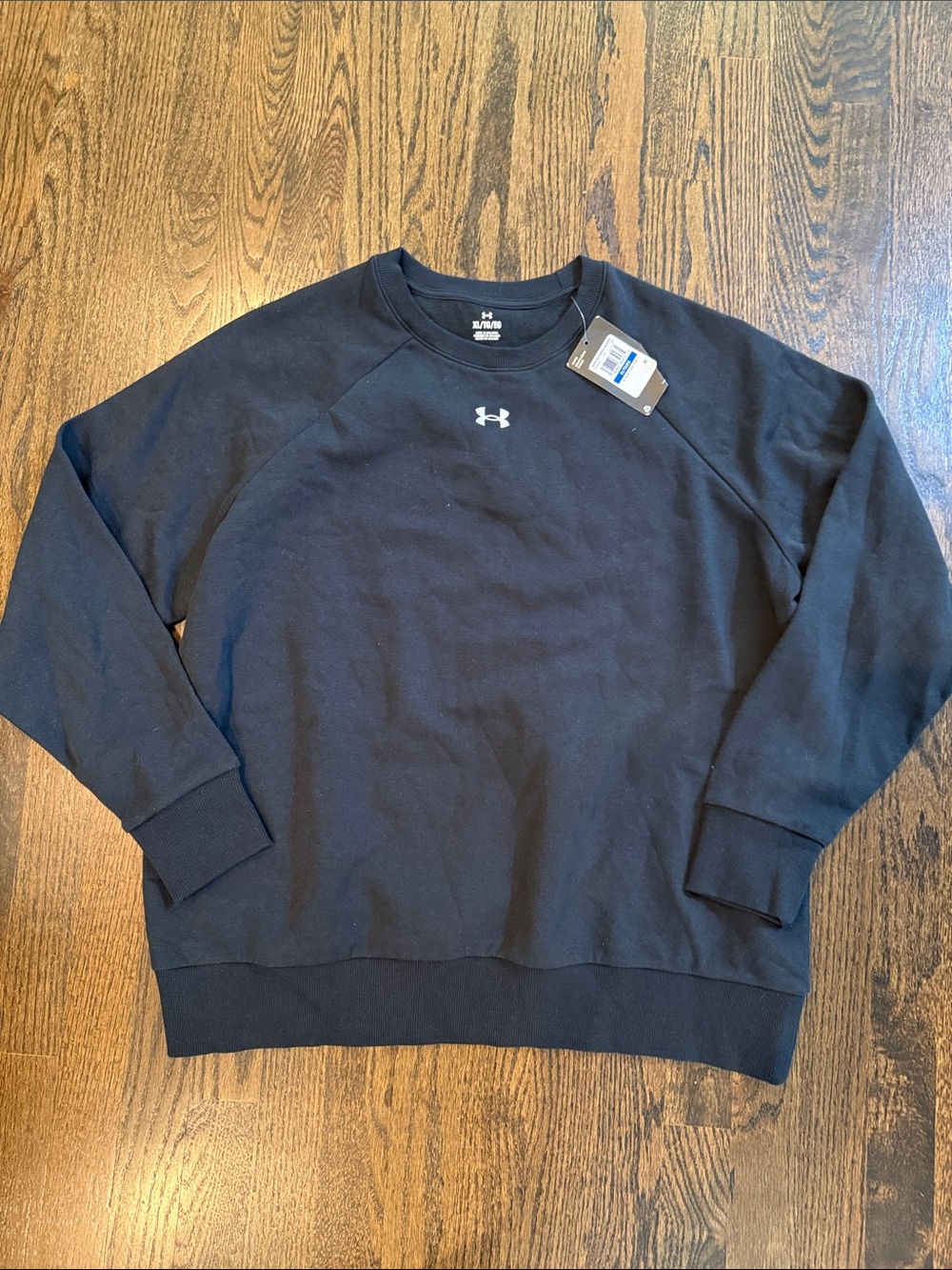 Under Armour woman’s xl Black Crewneck Sweatshirt with UA Logo